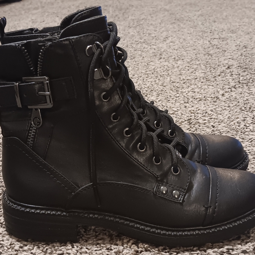Women's GBG Los Angeles Gessy Combat Boot black, size 7.5